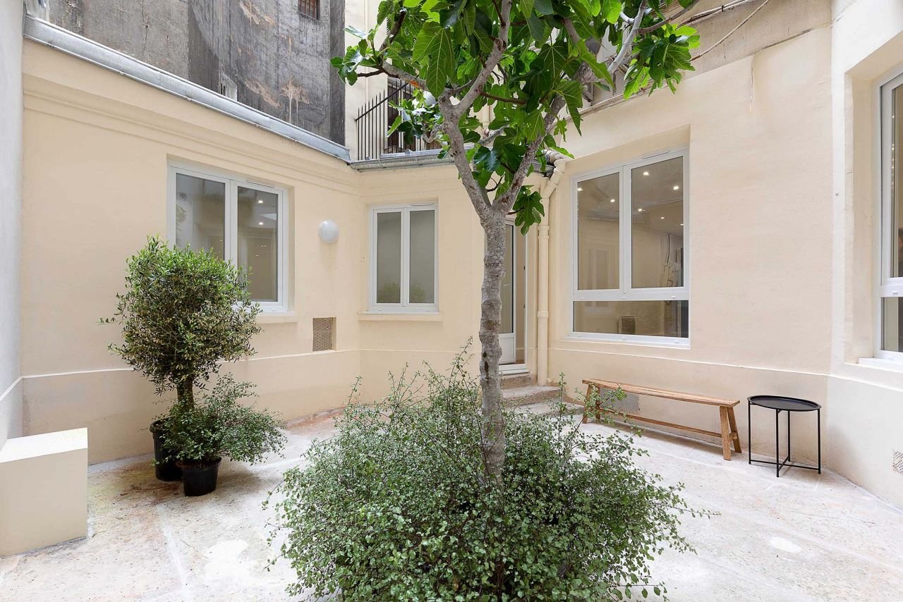 Showroom sobre et élégant – photo 4