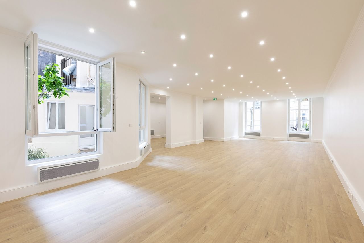 Showroom sobre et élégant – photo 6