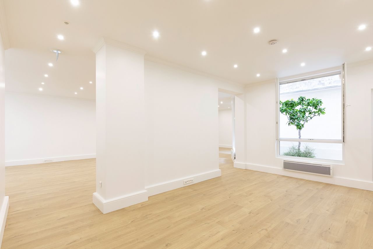 Showroom sobre et élégant – photo 7