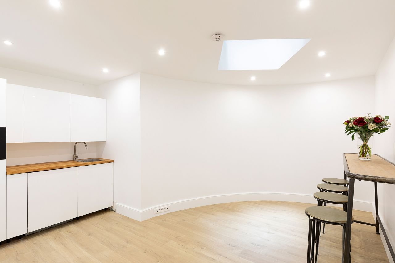 Showroom sobre et élégant – photo 9