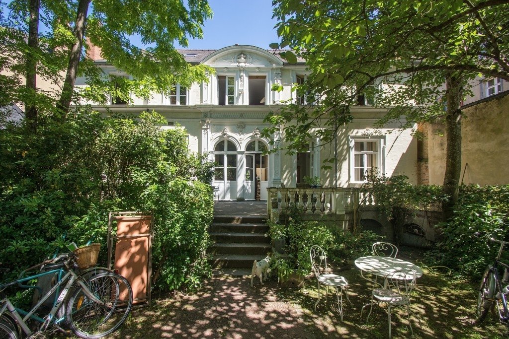 Maison divisée en plusieurs appartements (Est) – photo 1