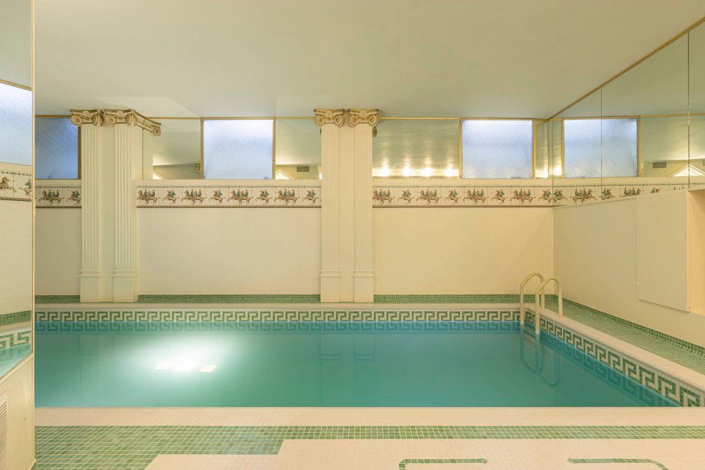 Piscine privée intérieure style ancien proche Paris – photo 9