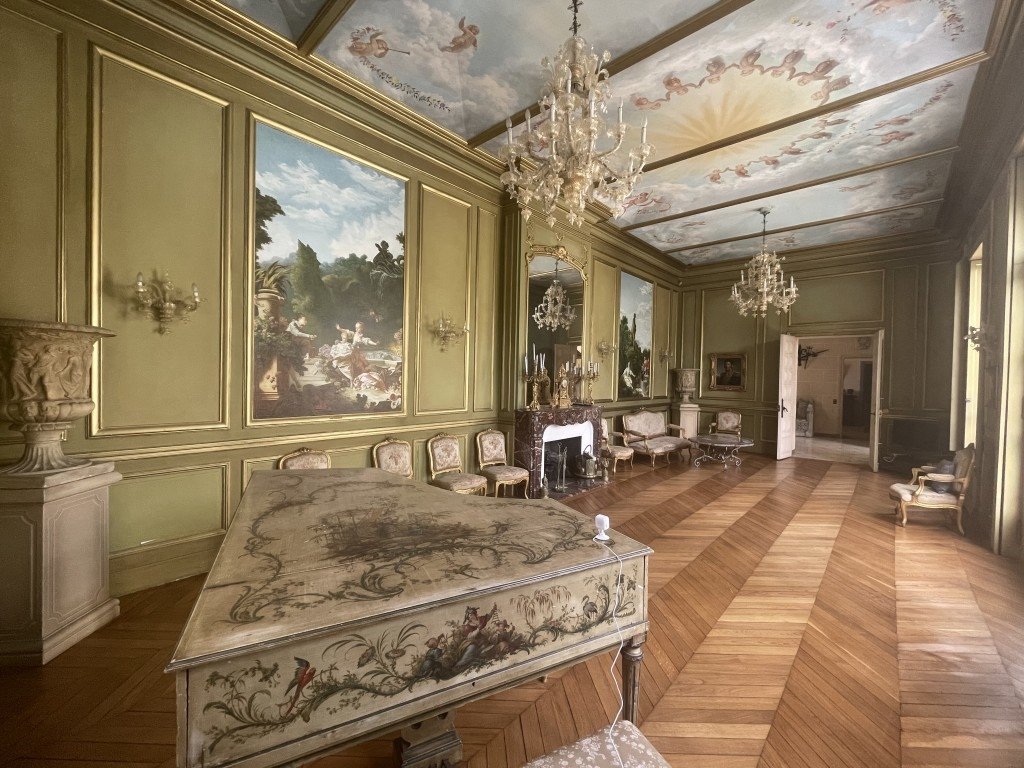 Hôtel particulier avec mobilier d’époque en région parisienne – photo 6