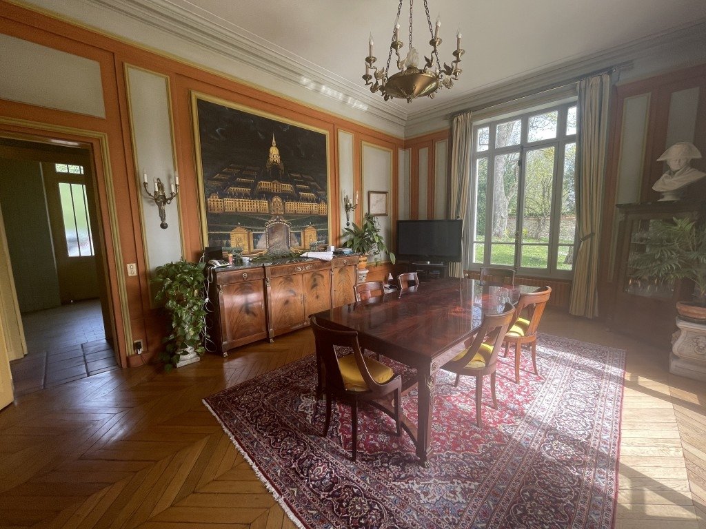 Hôtel particulier avec mobilier d’époque en région parisienne – photo 7