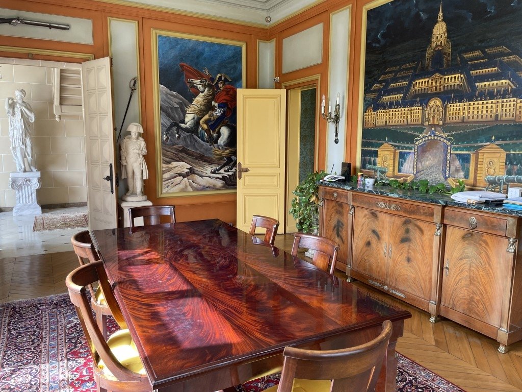 Hôtel particulier avec mobilier d’époque en région parisienne – photo 8