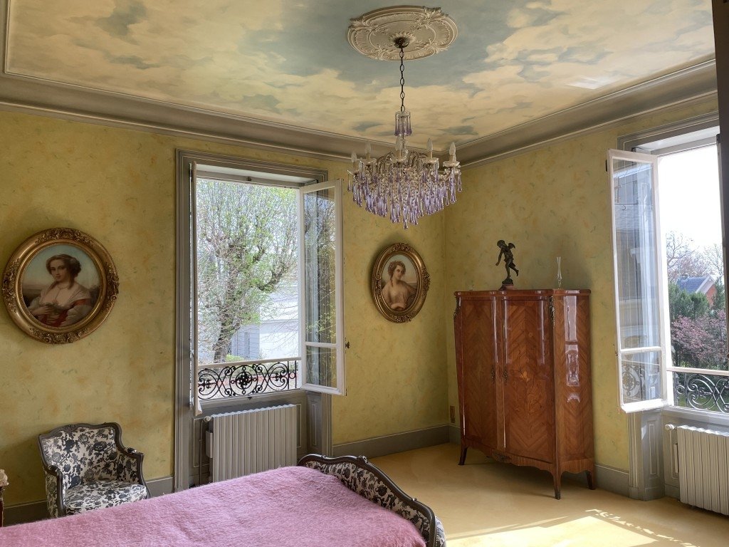 Hôtel particulier avec mobilier d’époque en région parisienne – photo 13
