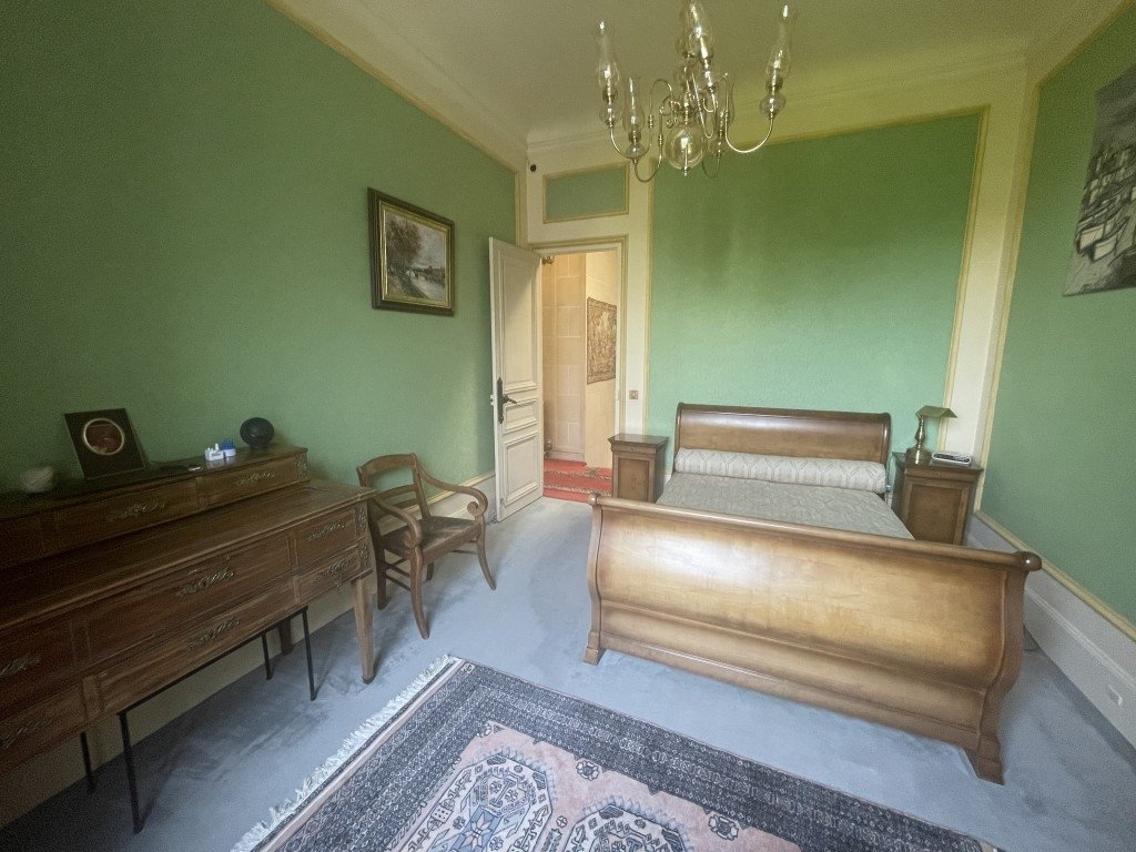 Hôtel particulier avec mobilier d’époque en région parisienne – photo 15