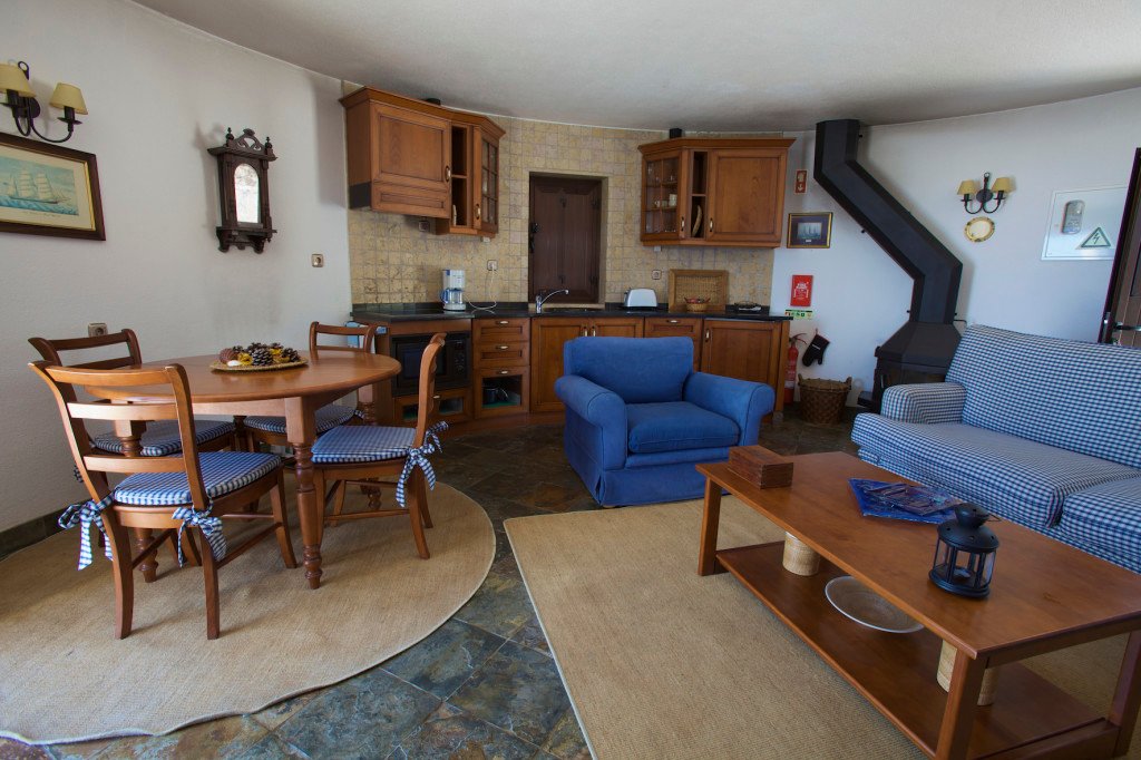 Grande maison avec deux moulins à vent (Portugal) – photo 4