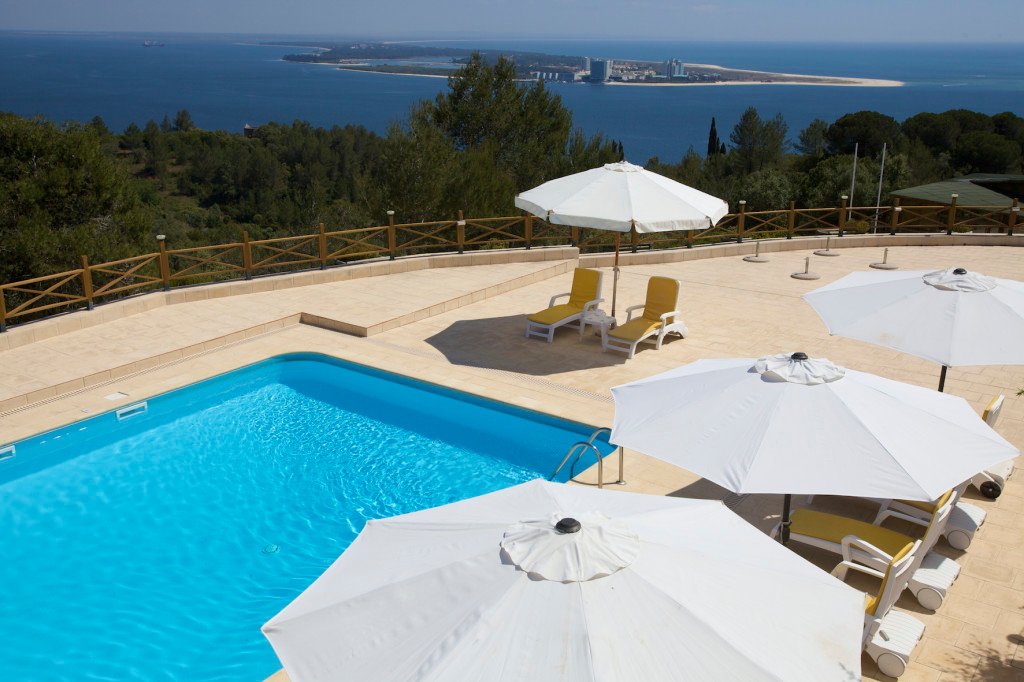 Grande maison avec deux moulins à vent (Portugal) – photo 7