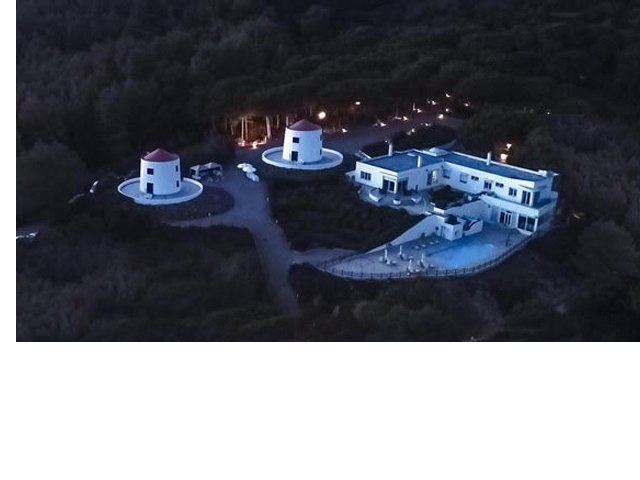 Grande maison avec deux moulins à vent (Portugal) – photo 8