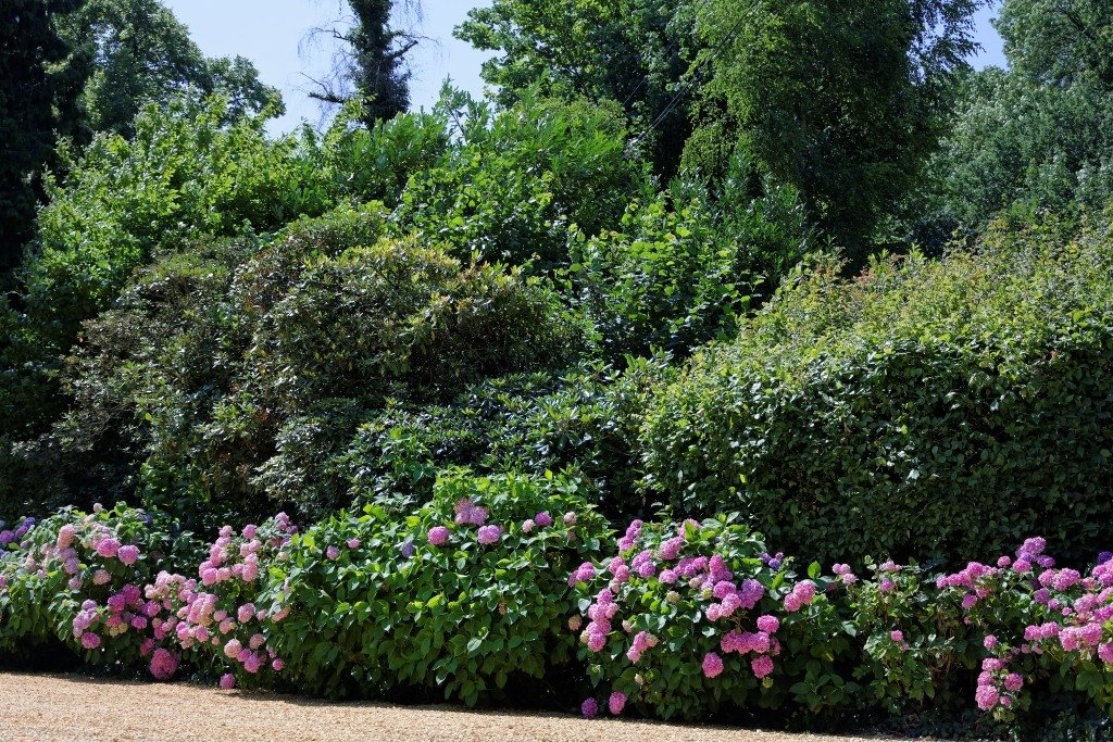 Manoir de style anglo-normand, ameublement ancien (Belgique) – photo 3