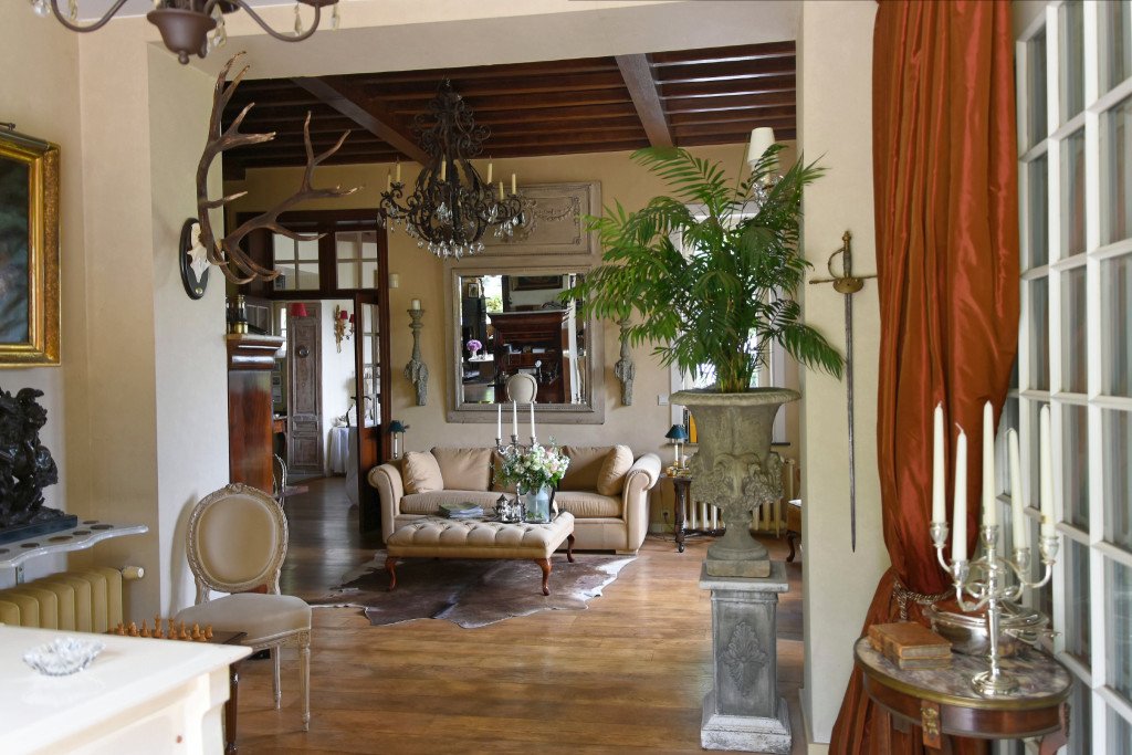 Manoir de style anglo-normand, ameublement ancien (Belgique) – photo 8