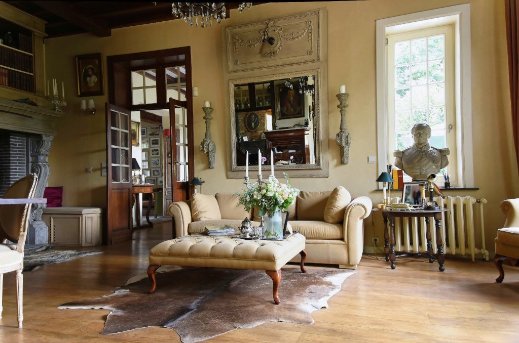 Manoir de style anglo-normand, ameublement ancien (Belgique) – photo 10