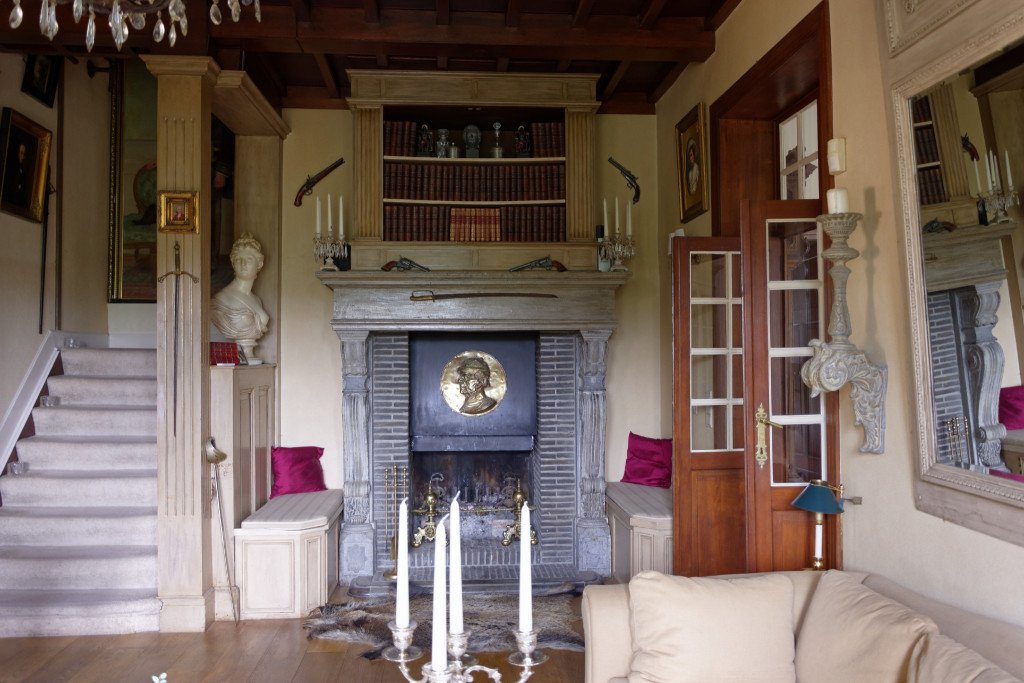 Manoir de style anglo-normand, ameublement ancien (Belgique) – photo 11