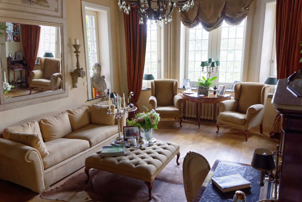 Manoir de style anglo-normand, ameublement ancien (Belgique) – photo 12