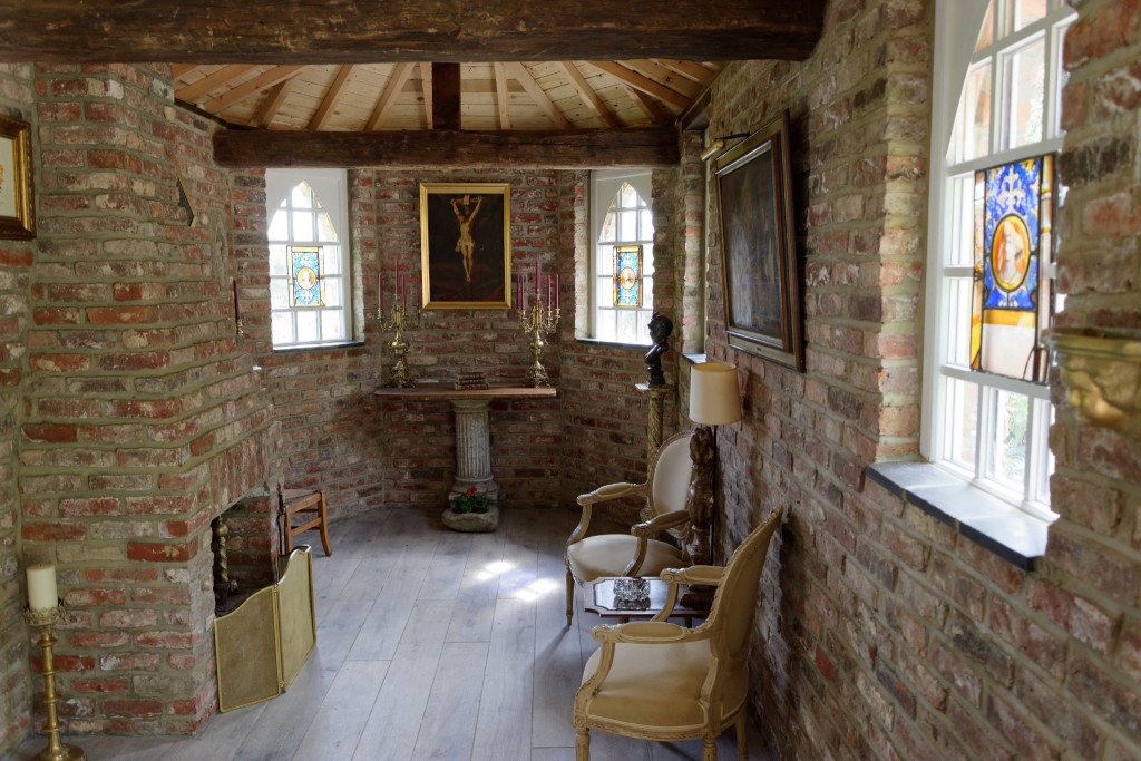 Manoir de style anglo-normand, ameublement ancien (Belgique) – photo 16