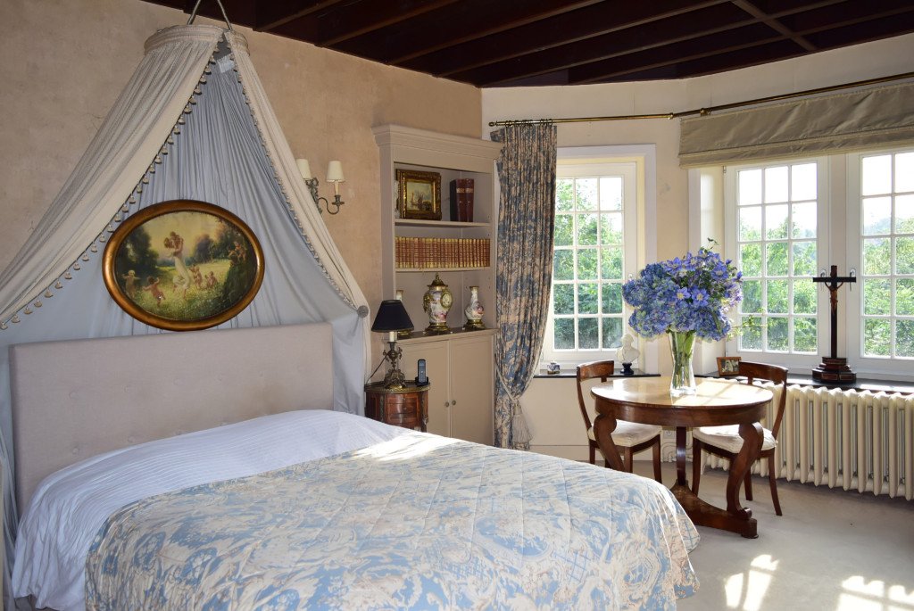 Manoir de style anglo-normand, ameublement ancien (Belgique) – photo 21