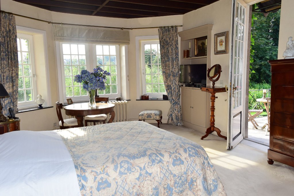 Manoir de style anglo-normand, ameublement ancien (Belgique) – photo 23