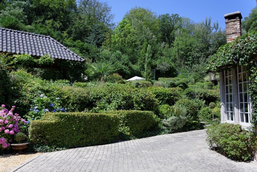 Manoir de style anglo-normand, ameublement ancien (Belgique) – photo 30