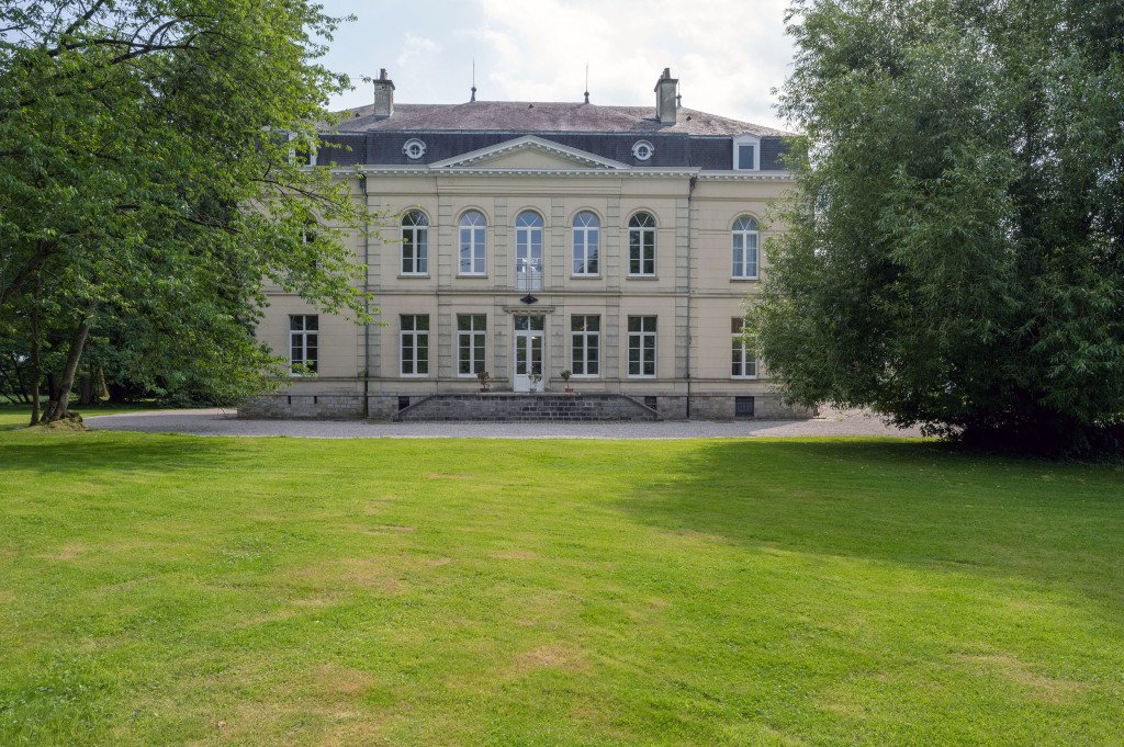 Château dans un parc de 11 hectares – photo 1
