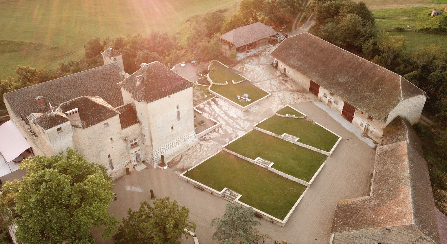 Château du XIIIe siècle avec vue sur les massifs – photo 1