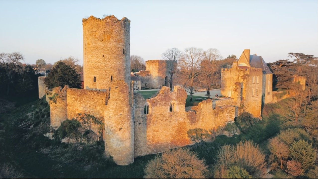 Château du XIIIème siècle – photo 11