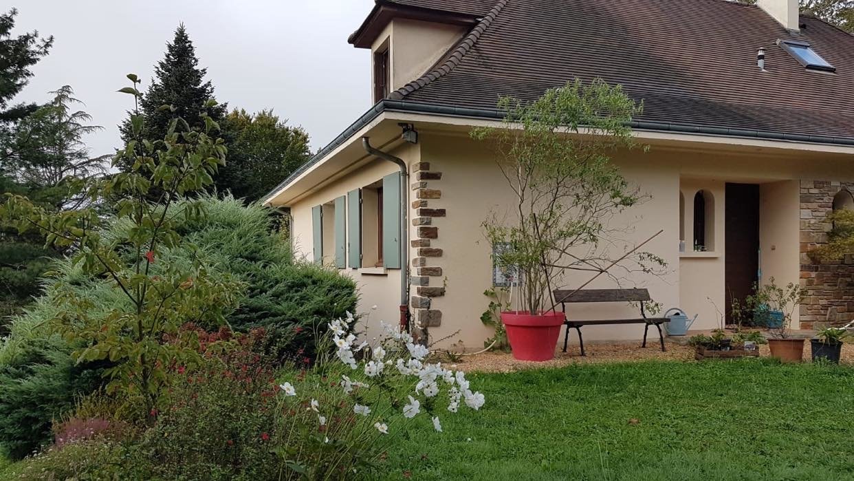 Maison de caractère entourée de verdure – photo 3