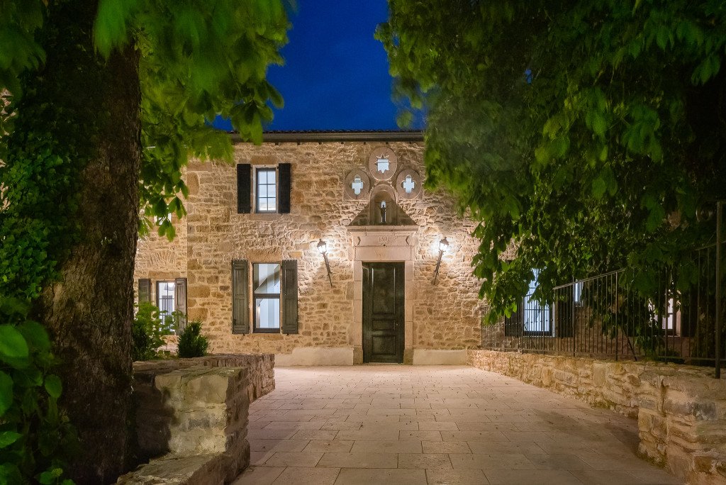 Domaine dans un parc avec de nombreux espaces – photo 3