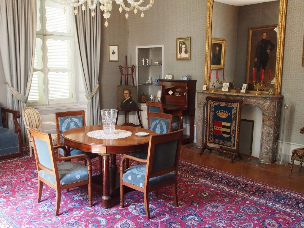 Château entouré de douves – photo 6