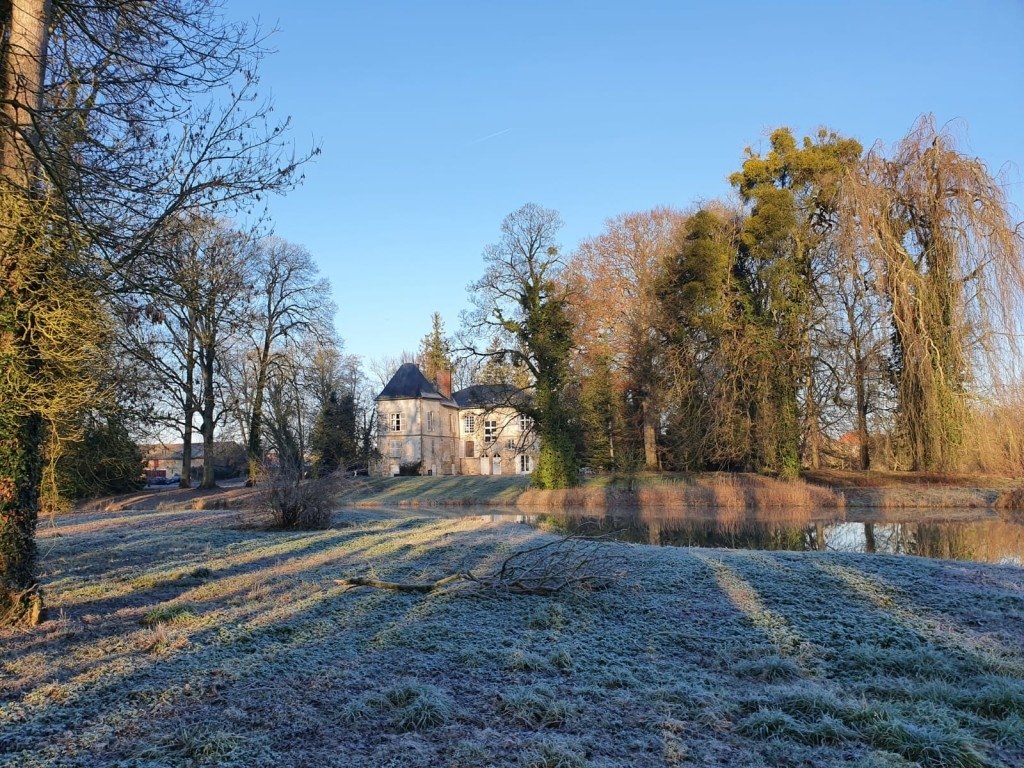 Château entouré de douves – photo 15
