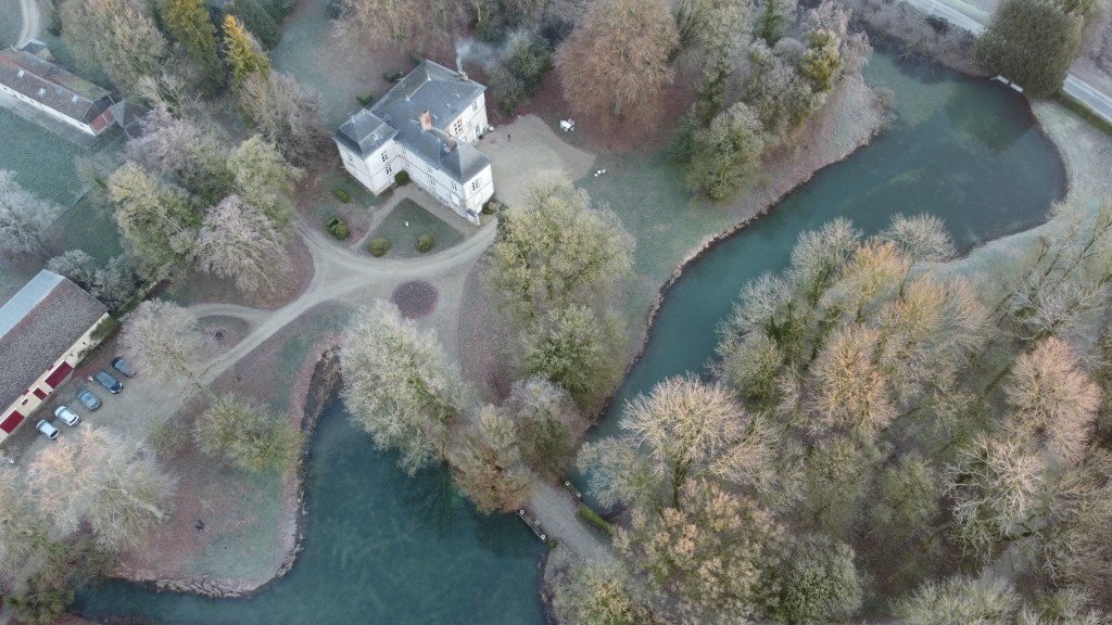 Château entouré de douves – photo 16