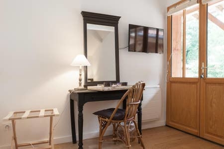 Maison dans un parc avec dépendance – photo 7