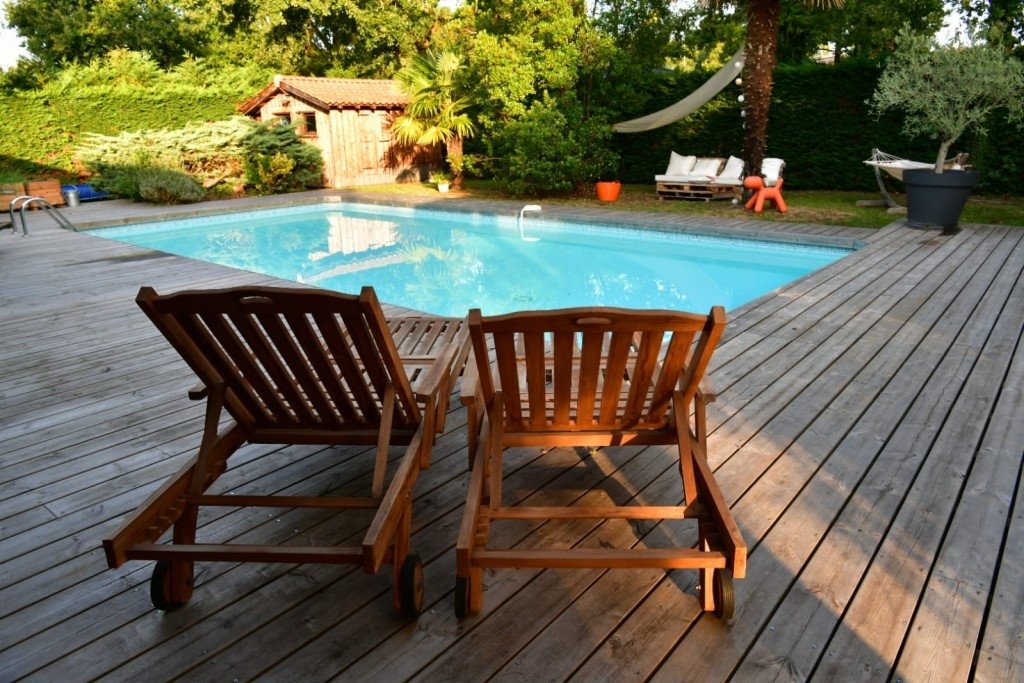 Maison dans un parc avec dépendance – photo 9