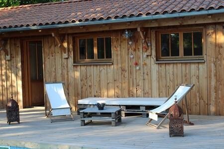 Maison dans un parc avec dépendance – photo 10