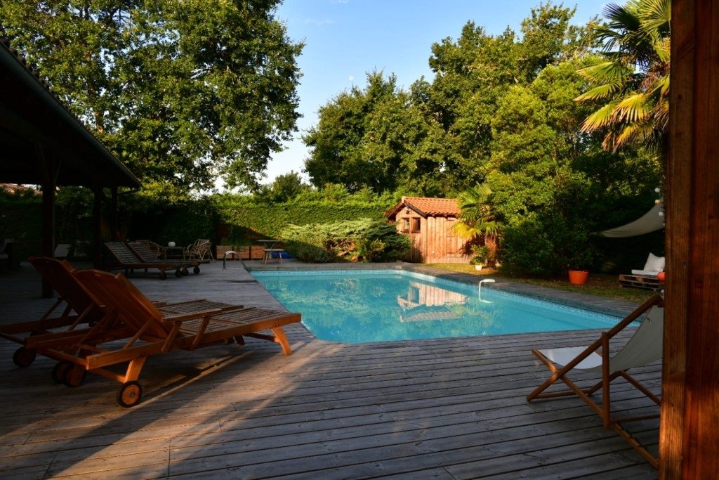 Maison dans un parc avec dépendance – photo 11