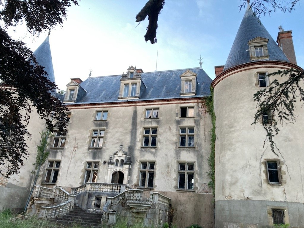 Château sur terrain de 5Ha – photo 4