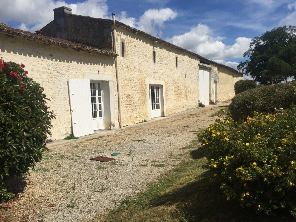 Château avec terrain de golf et dépendances – photo 12