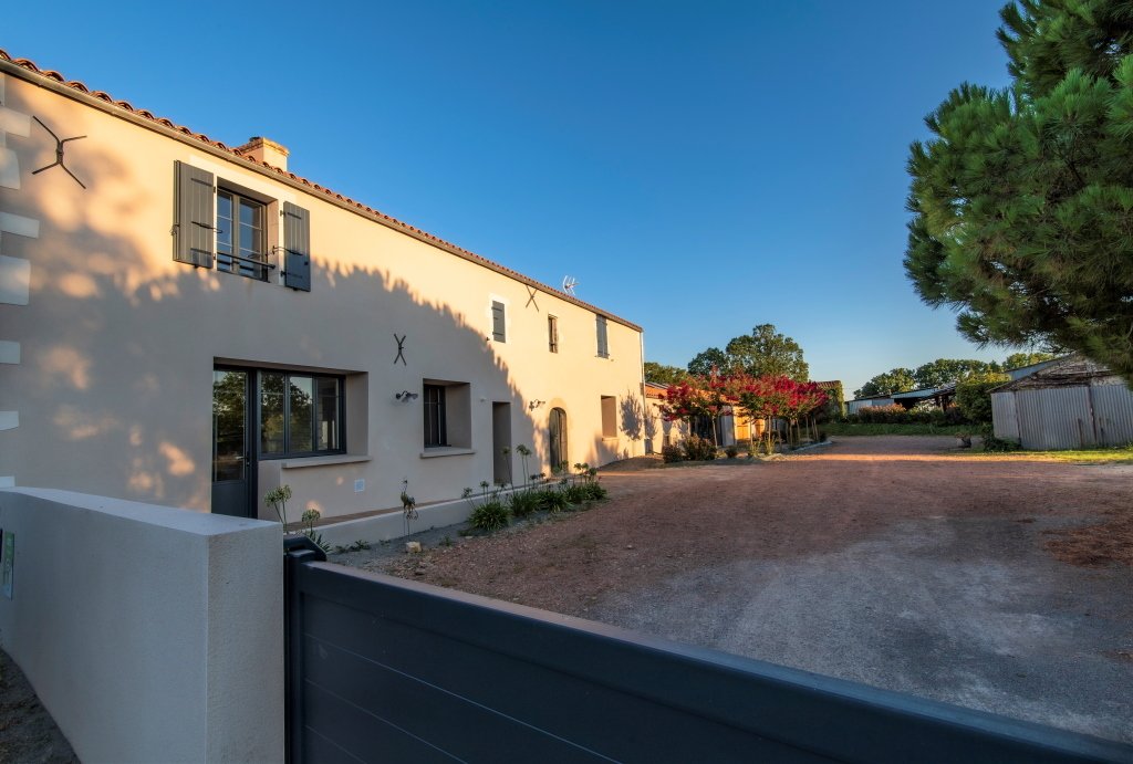 Domaine avec espace piscine/spa – photo 1