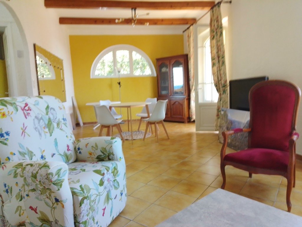 Appartement au premier étage d’une villa – photo 2