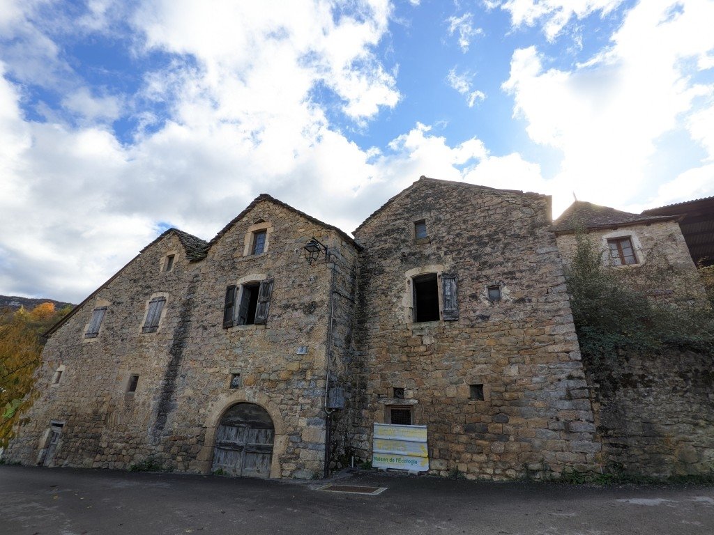 Maison du XVIIème siècle vide dans le sud – photo 1
