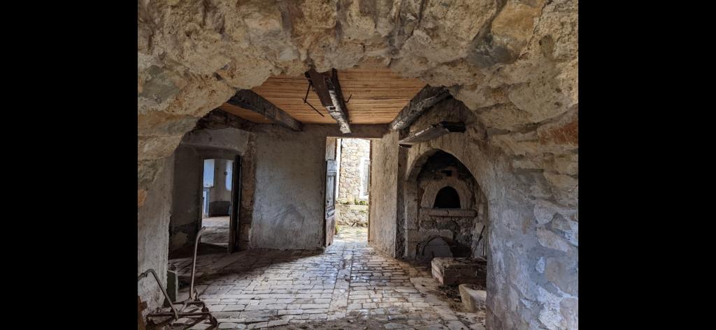 Maison du XVIIème siècle vide dans le sud – photo 18