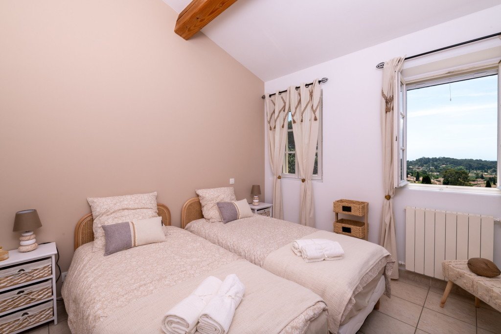 Villa avec jardin et piscine – photo 17