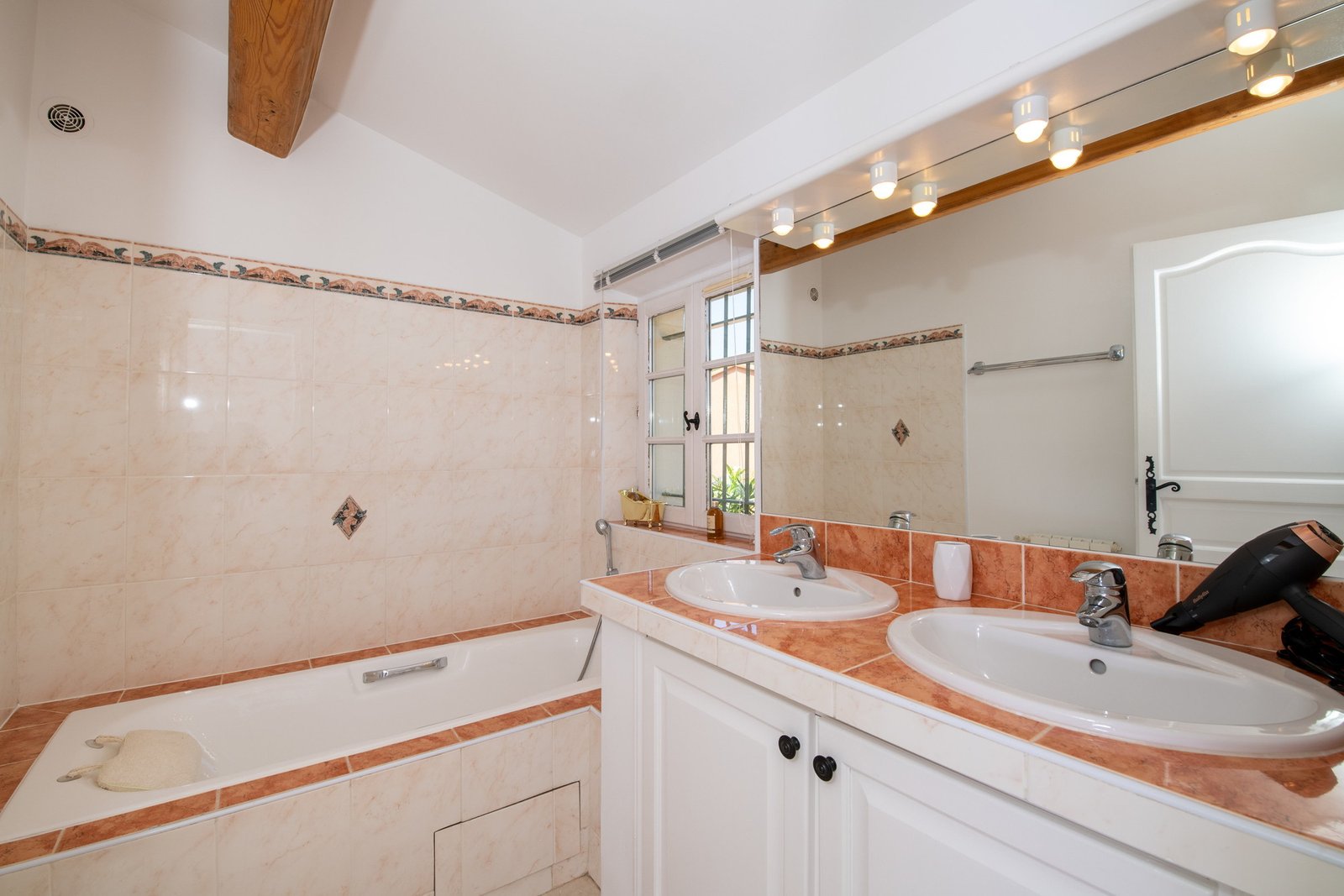 Villa avec jardin et piscine – photo 19