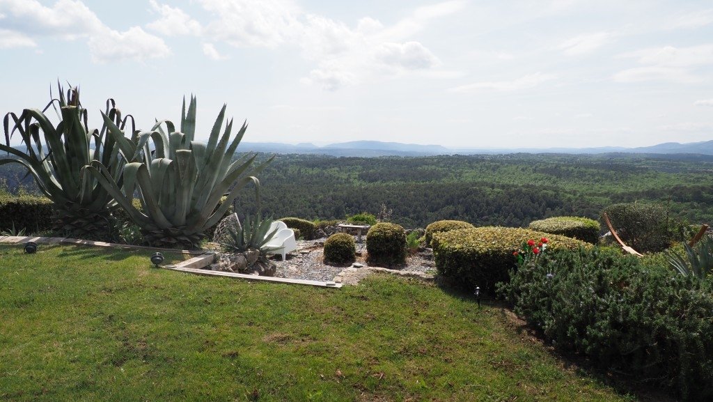 Maison en haut d’une falaise – photo 3