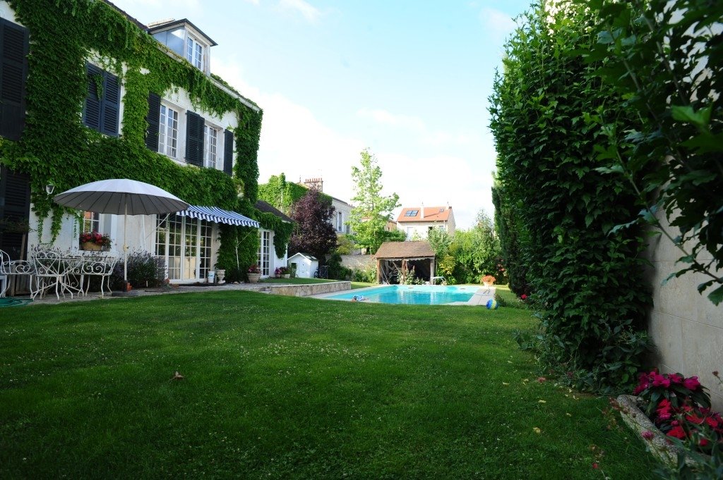 Maison avec terrain et piscine – photo 4