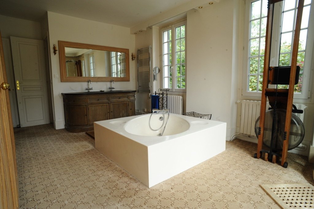 Maison avec terrain et piscine – photo 15