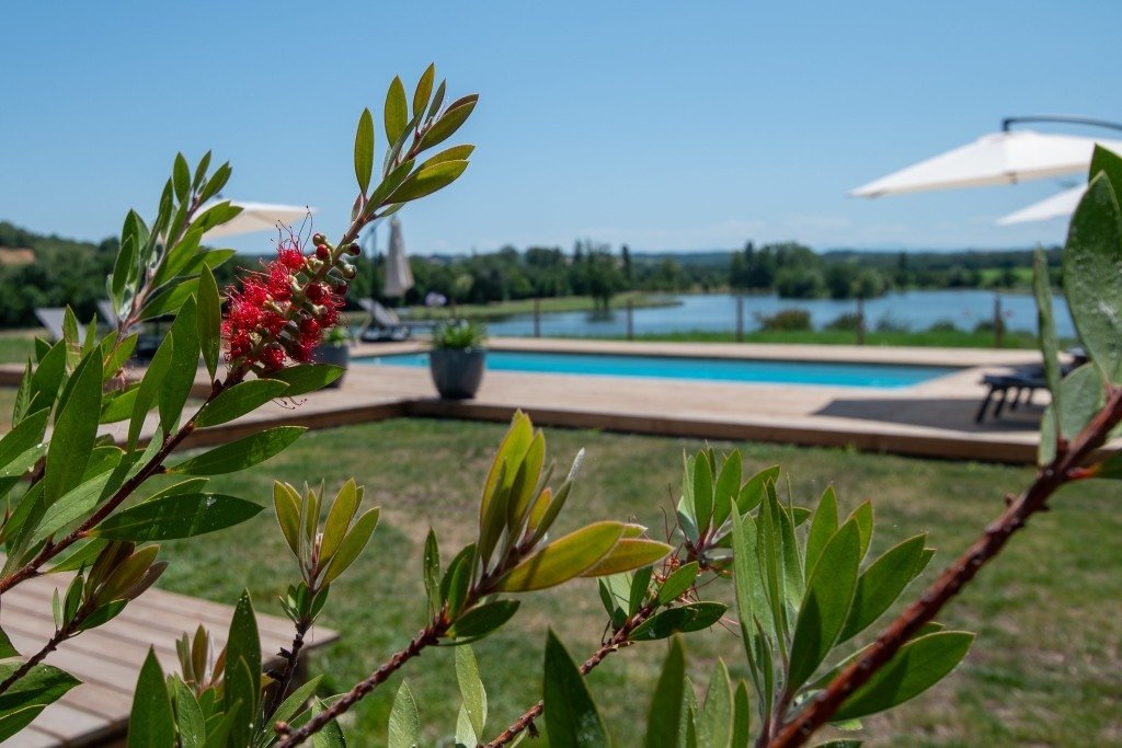 Villa avec piscine face à un lac – photo 2