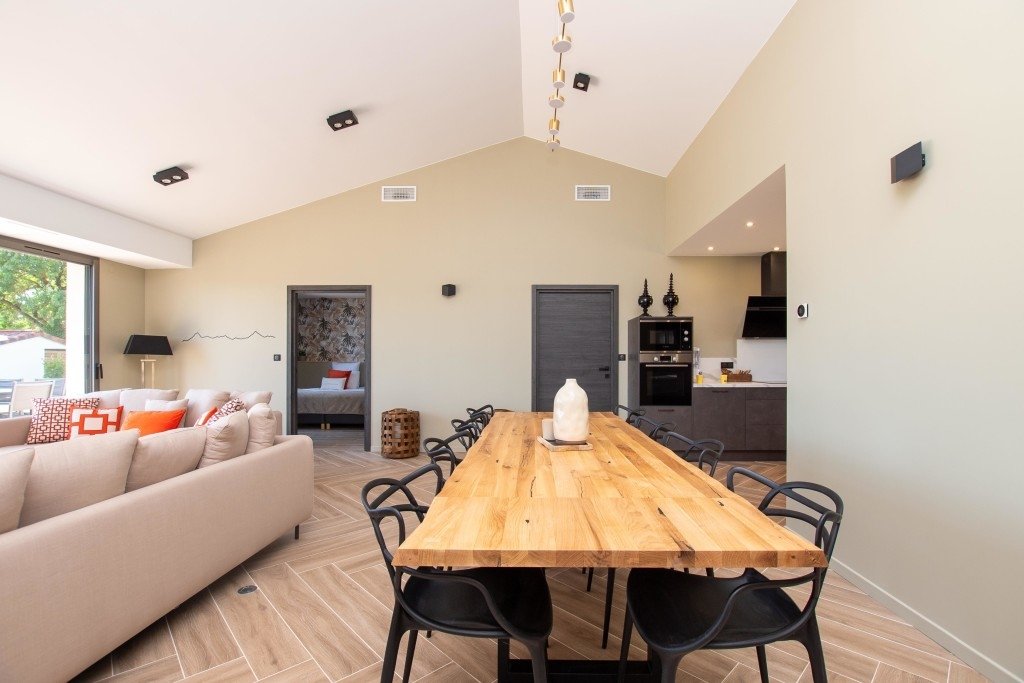 Villa avec piscine face à un lac – photo 3