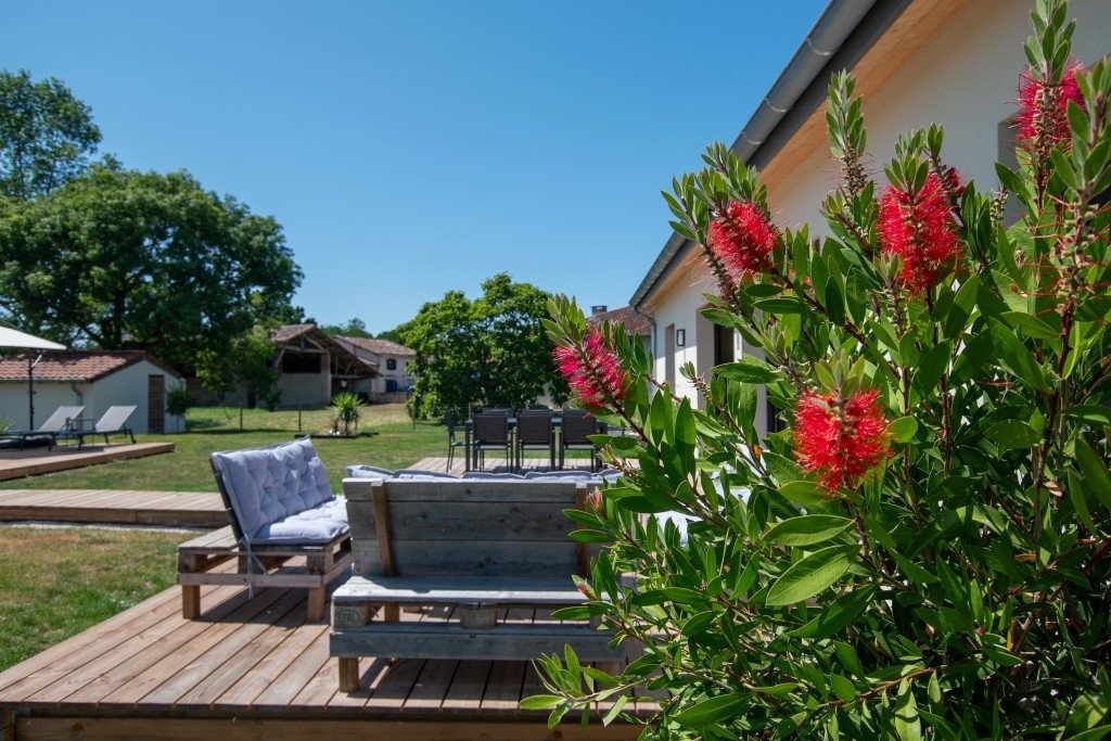 Villa avec piscine face à un lac – photo 12