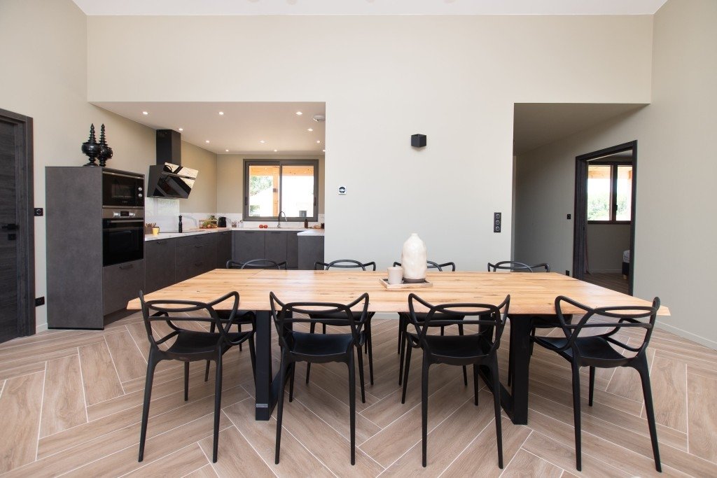 Villa avec piscine face à un lac – photo 16